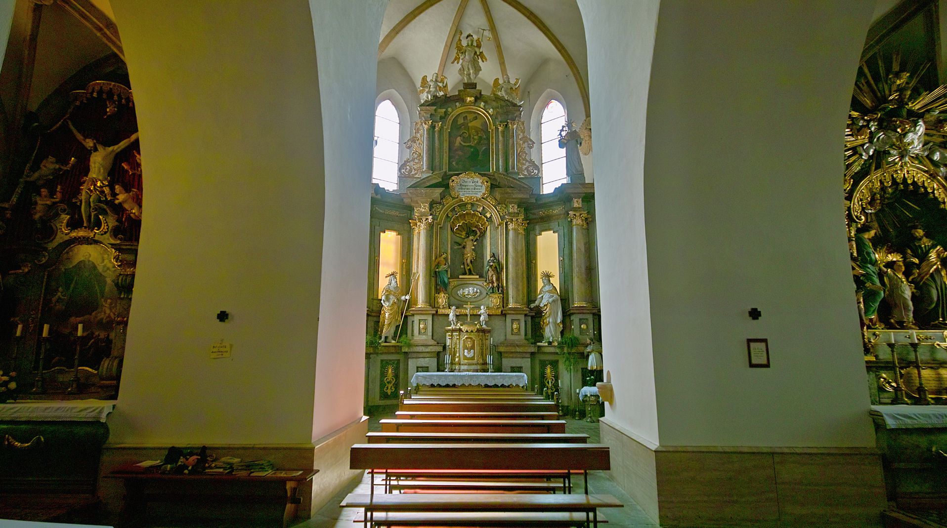 Blick <strong>in das</strong> <br />alte </strong><br />Kirchenschiff